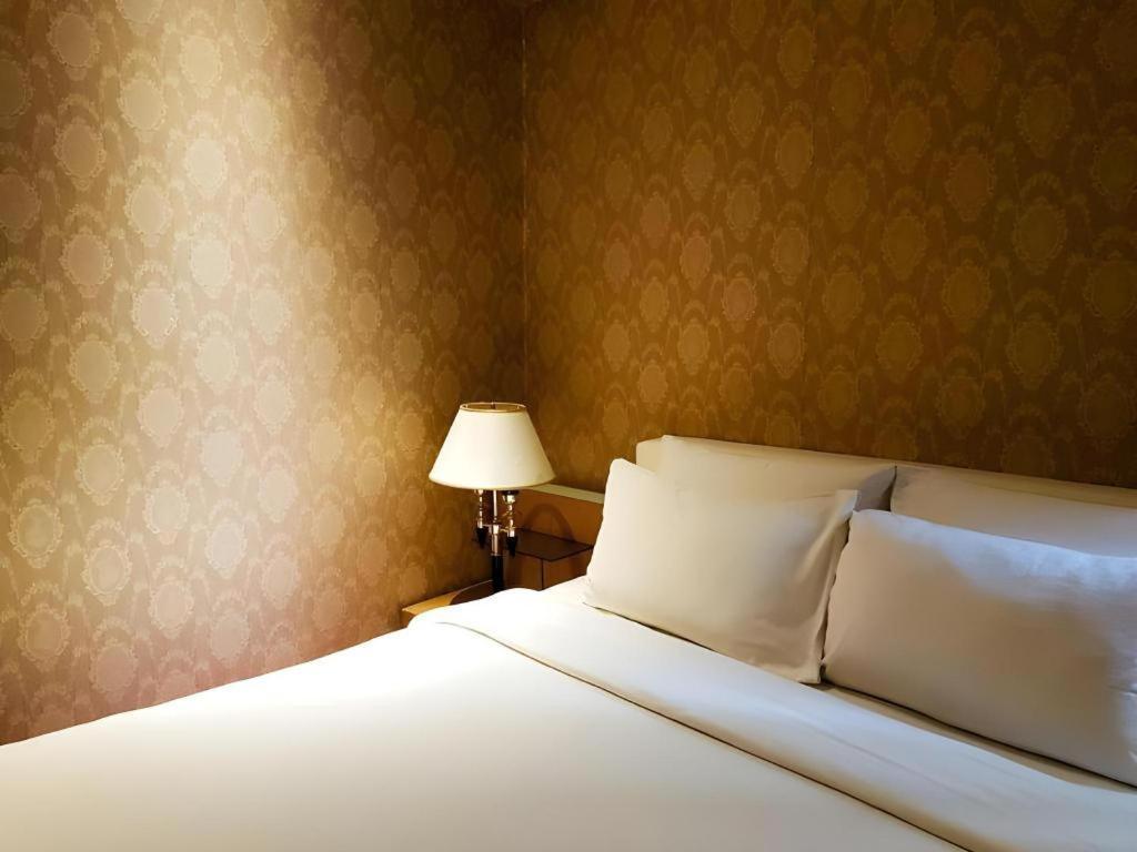 The White Hotel 8A Thai Van Lung Ho Chi Minh-stad Buitenkant foto
