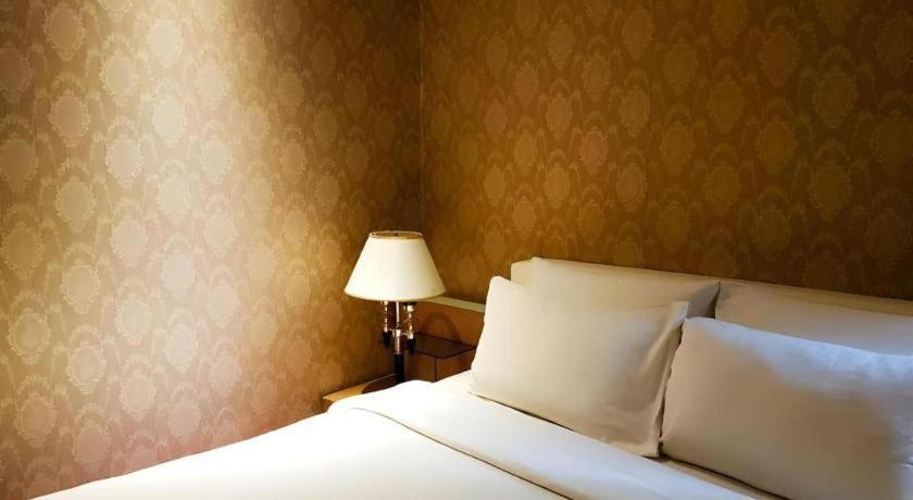 The White Hotel 8A Thai Van Lung Ho Chi Minh-stad Buitenkant foto