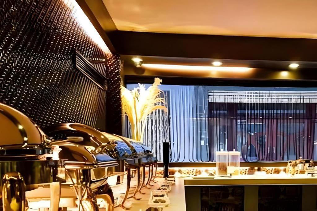 The White Hotel 8A Thai Van Lung Ho Chi Minh-stad Buitenkant foto