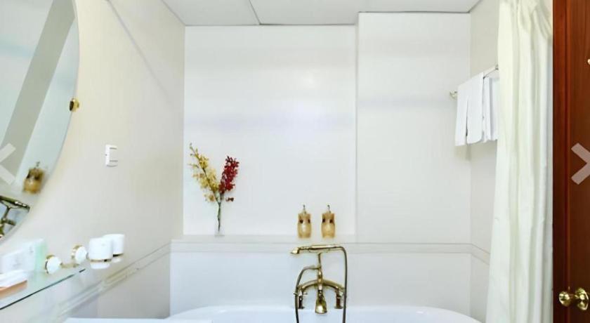 The White Hotel 8A Thai Van Lung Ho Chi Minh-stad Buitenkant foto